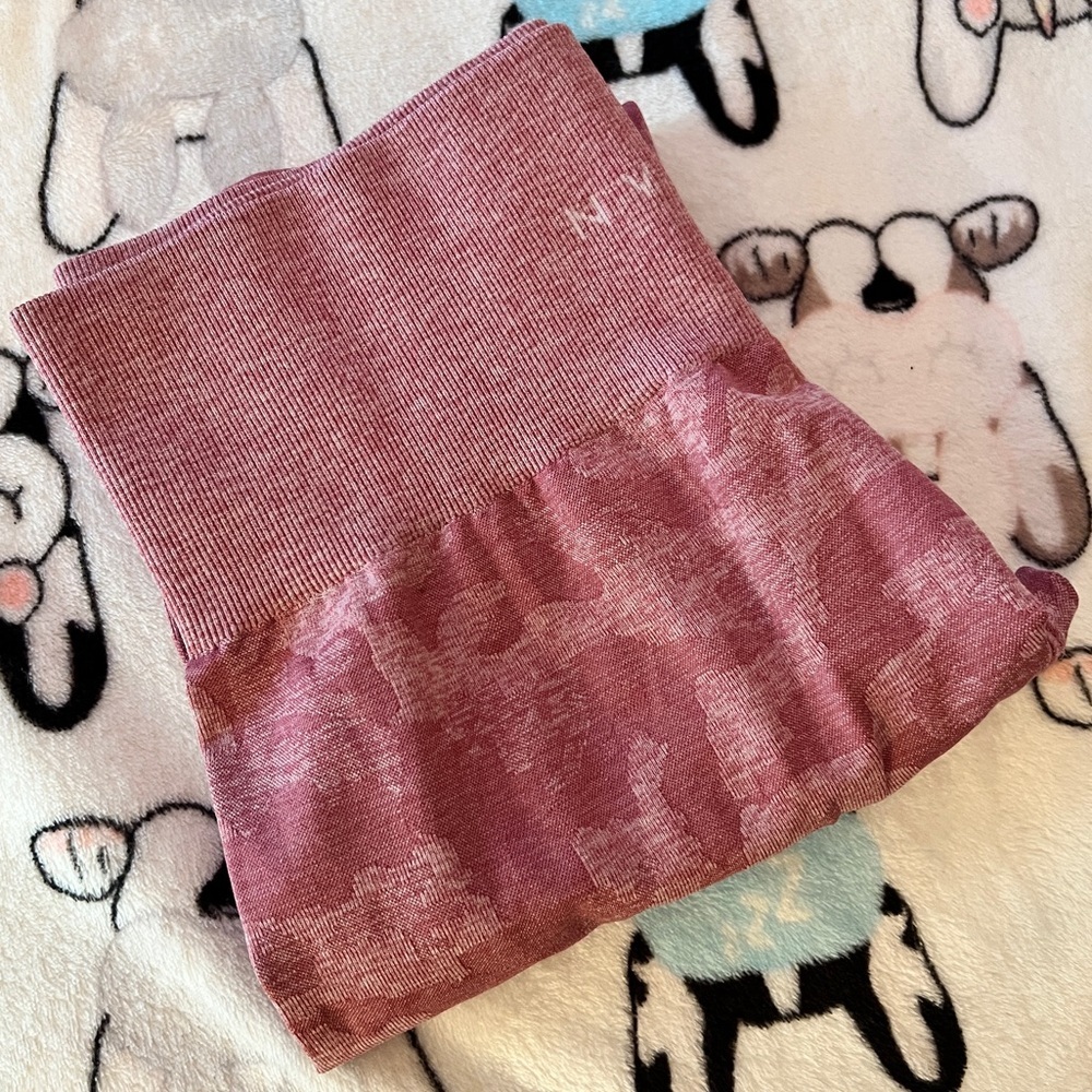 NVGTN Pastel Pink Camo Seamless Leggings, size L - Picture 11 of 11